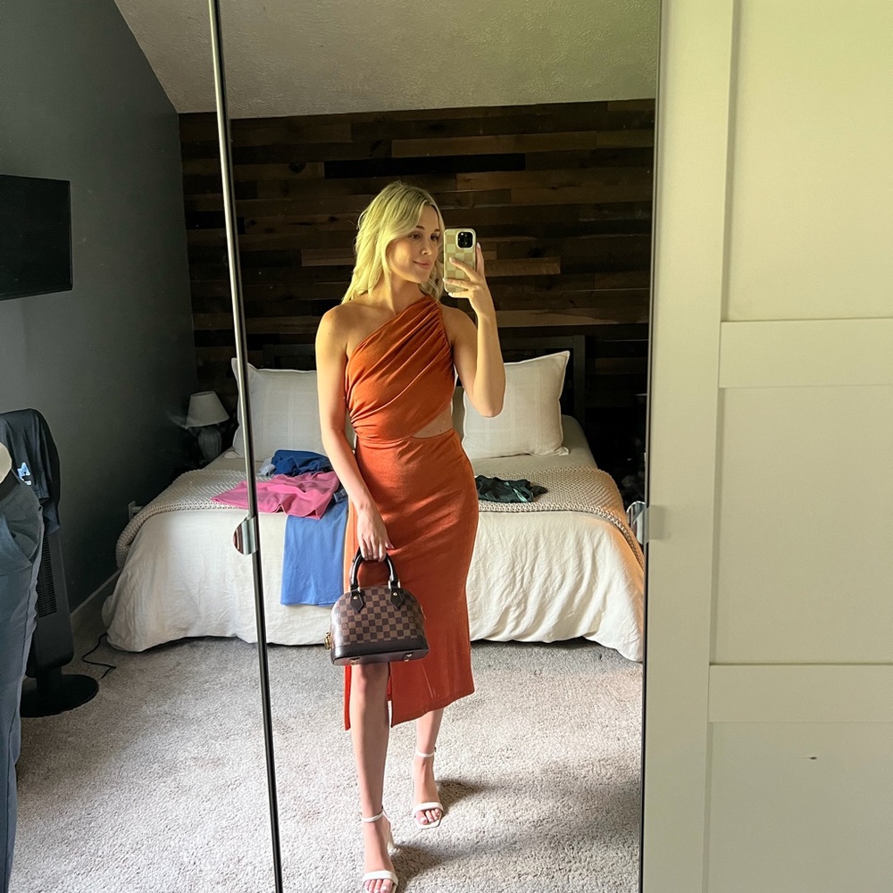Elegant Orange One-Shoulder Dress